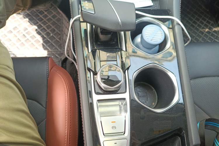 Used CHANGAN Eado 2024 PLUS Blue Whale NE 1.4T GDI DCT High-Energy Edition Gear Lever