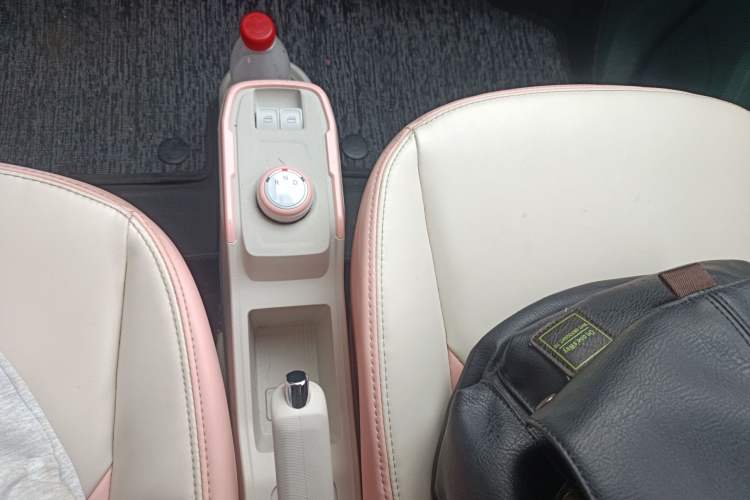 Used Chery QQ Ice Cream 2022 170km Sundae Phosphate Lithium-Ion