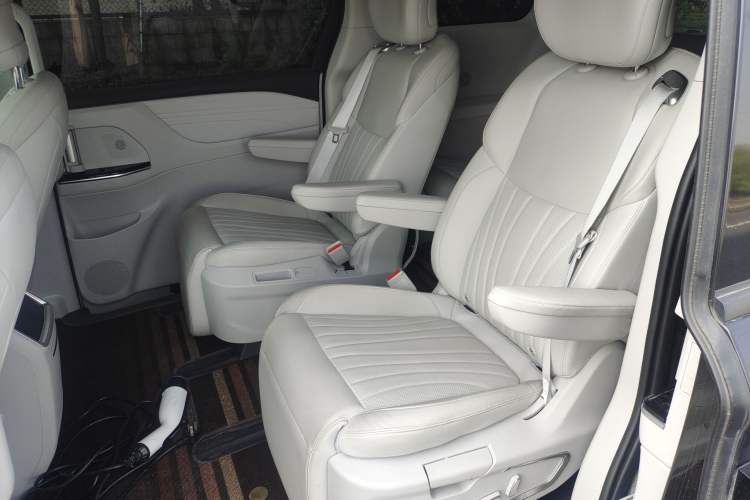 Used JAC Refine RF8 PHEV 2024 Zhiling Edition 1.5T 150KM Flagship Model – Lithium Iron Phosphate Left Rear Seat