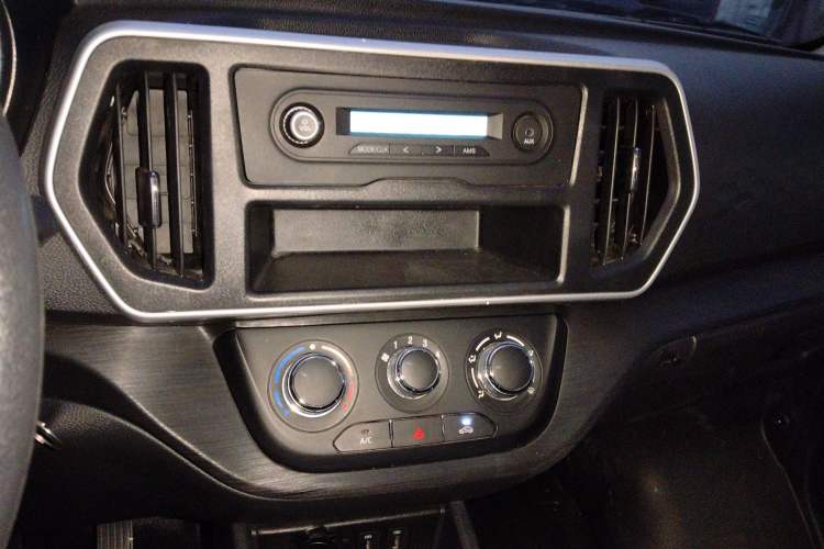 Used Chana Ruixing M60 2023 1.5L GDI Comfort-Class Passenger Vehicle 6/7 Seats
