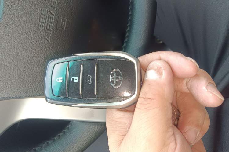 Used Toyota Prado 2014 4.0L Automatic TX-L Vehicle Key