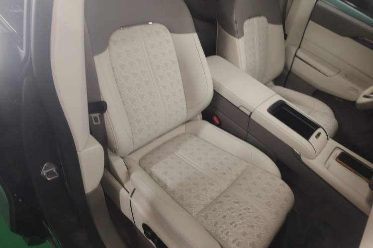 Used Zeekr 7X 2025 75 kWh Rear-Wheel Drive Intelligent Driving Version
