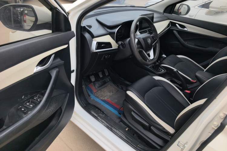 Used Baojun 360 2019 Revised Version 1.5L Manual Elite China VI Driver Seat