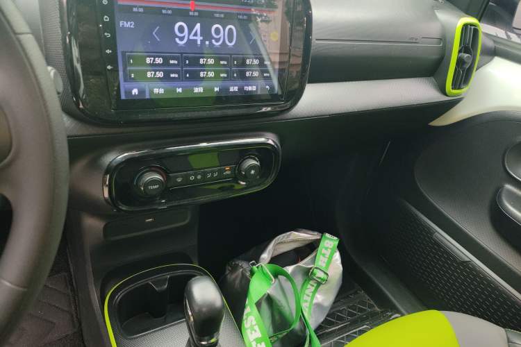 Used Roewe Clever 2021 302 km New Four-Seater Super-Efficient Version Audio And AC Panel