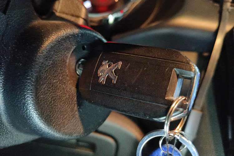 Used Peugeot 3008 2016 1.6THP Automatic Classic Edition Vehicle Key