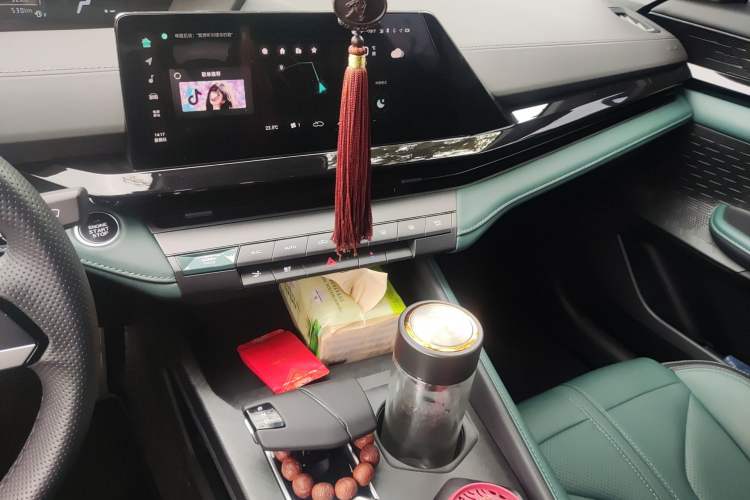 Used CHANGAN UNI-V iDD 2024 Blue Whale Smart Electric iDD 136km ZhiKu Model Audio And AC Panel