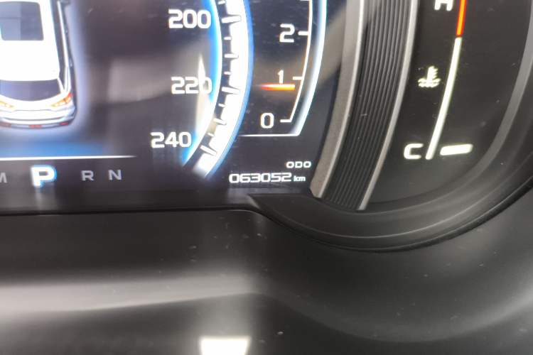 Used Geely Auto Emgrand X7 Sport 2016 1.8TD Automatic ZhiZun Version Odometer Close Up