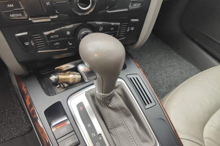 Used Audi A4L 2010 2.0 TFSI Comfort Edition Gear Lever