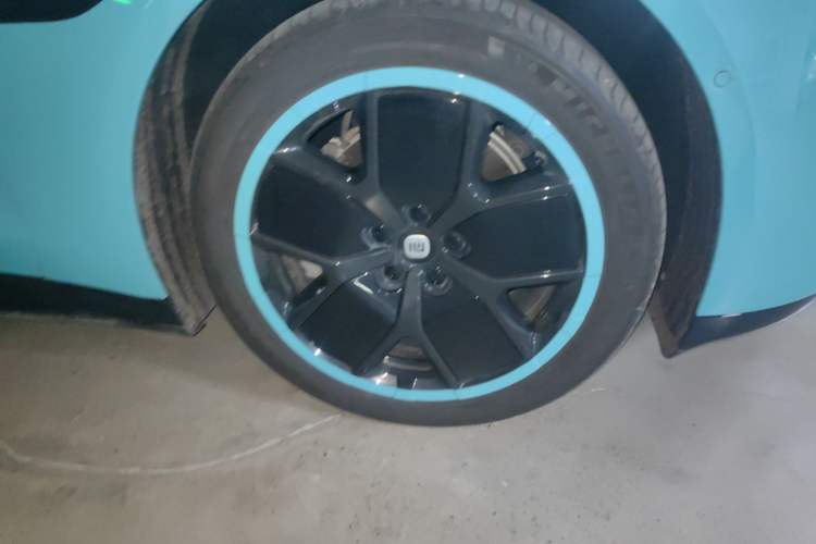 Used Xiaomi Auto SU7 2024 Rear-Drive Ultra-Long Range Advanced Pro-Level Intelligent Driving Version Right Front Wheel Hub