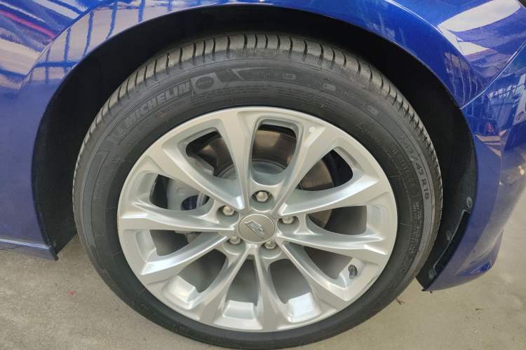 Used Cadillac CT5 2023 28T Luxury Edition (Standard Version) Right Front Wheel Hub