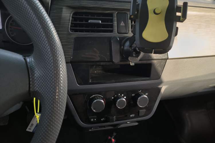 Used Jinbei Hiace X30 2020 1.5L Van Super-Enjoyment Model China VI Standard SWC15M