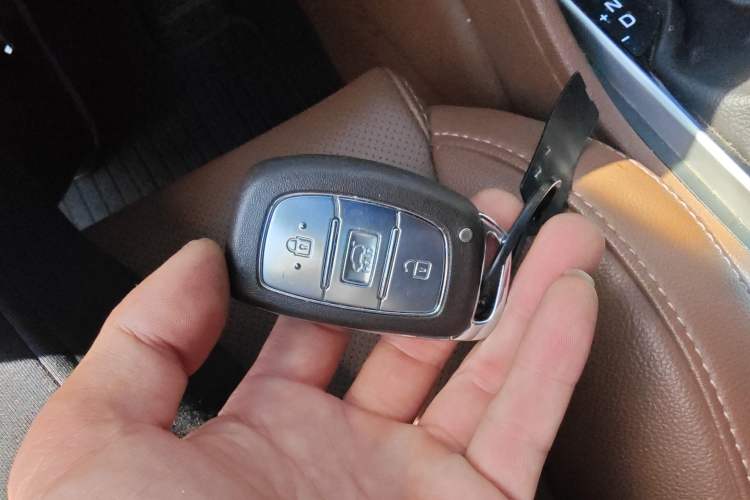 Used Hyundai Tucson 2015 1.6T Dual-Clutch Two-Wheel-Drive Leading Model Vehicle Key