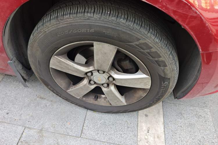 Used Chevrolet Cruze 2013 1.8L SE AT Right Front Wheel Hub