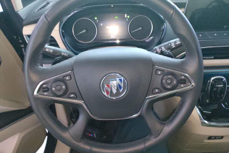 Used Buick GL8 2023 Facelifted Land Cruiser Executive Luxury Version
