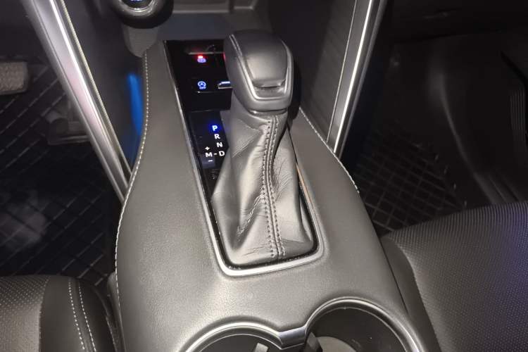 Used Toyota Harrier 2022 2.0L CVT Two-Wheel Drive Luxury Edition
