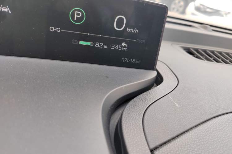 Used Toyota bZ3 2023 517 km Elite PRO Odometer Close Up