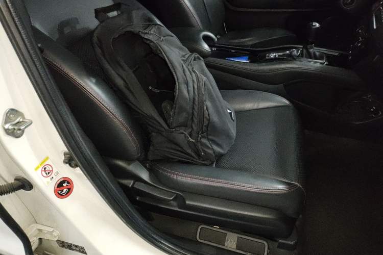 Used Honda Vezel 2015 1.5L manual two-wheel drive Comfort trim level
