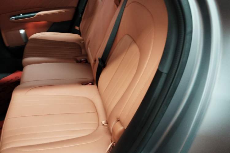 Used CHANGAN NEVO E07 2026 Model Pure Electric Four-Wheel Drive 90kWh Dacheng Edition Left Rear Seat