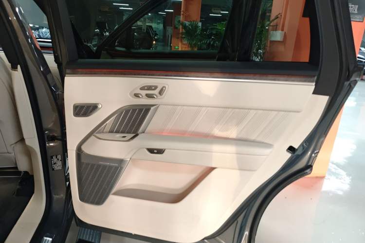 Used ONVO Luxeed L90 2025 Model—Ultra Six-Seater Version