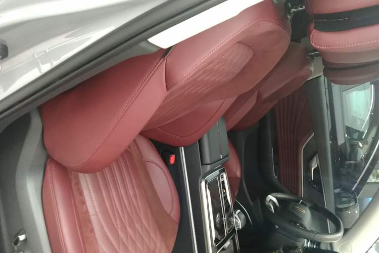 Used Hongqi HS5 2023 2.0T Qixiang Pro Edition Right Front Seat