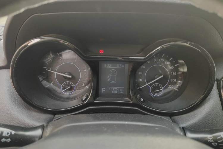 Used JMC Yusheng S350 2017 2.0T Automatic 2WD Diesel Luxury Edition 5 Seats