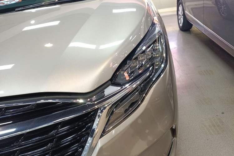 Used Buick GL8 2022 ES Landtrek 653T Luxury Edition