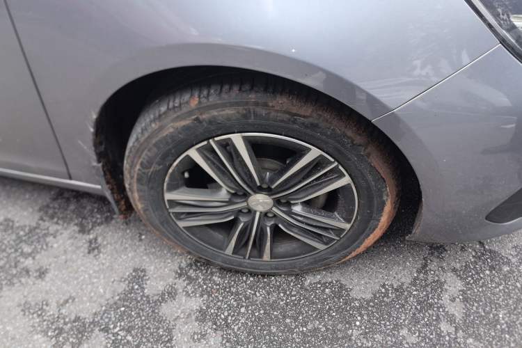 Used Peugeot 308 2018 230THP Automatic Luxury Edition Right Front Wheel Hub