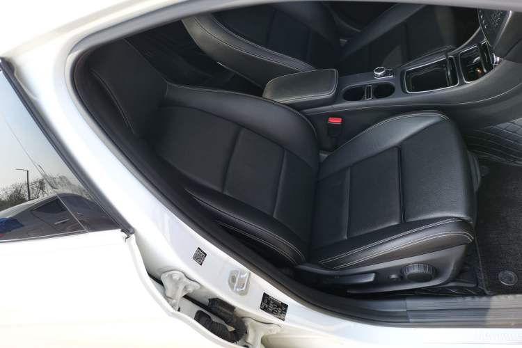 Used Mercedes-Benz GLA 2016 GLA 200 Sport Edition Right Front Seat