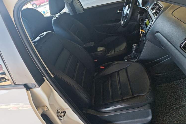 Used Volkswagen Polo 2013 1.6L Automatic Luxury Edition
