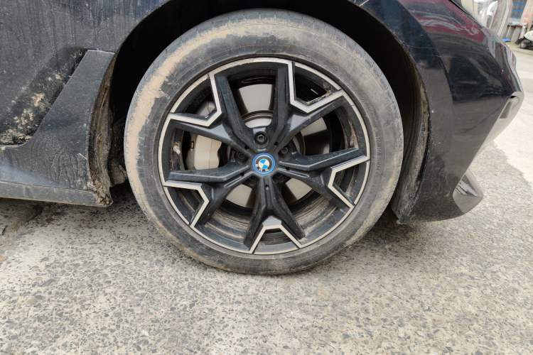 Used BMW i3 2024 eDrive 40 L Midnight Edition Right Front Wheel Hub
