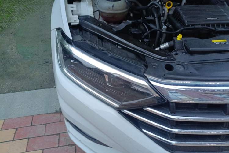 Used Volkswagen Sagitar 2021 280TSI DSG 30th Anniversary Edition Right Front Headlight