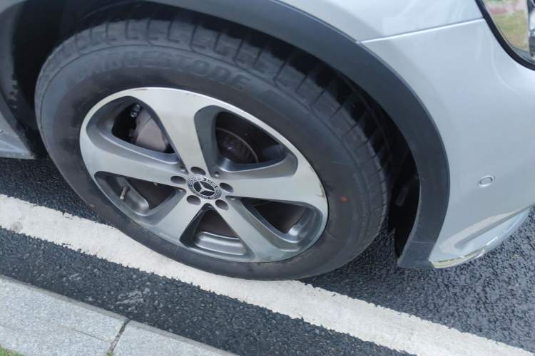 Used Mercedes-Benz GLC 2016 GLC 300 4MATIC Dynamic Model Right Front Wheel Hub