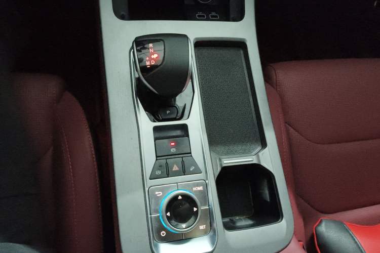 Used JETOUR X70 PLUS 2023 1.5T DCT Ziqiang PRO 7-Seater Gear Lever