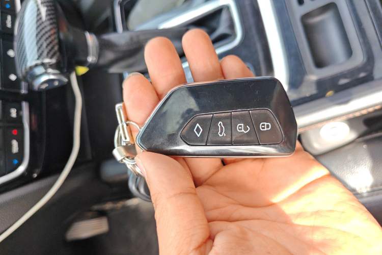 Used GAC Trumpchi GS7 2017 320T Two-Wheel-Drive Luxury Model Vehicle Key