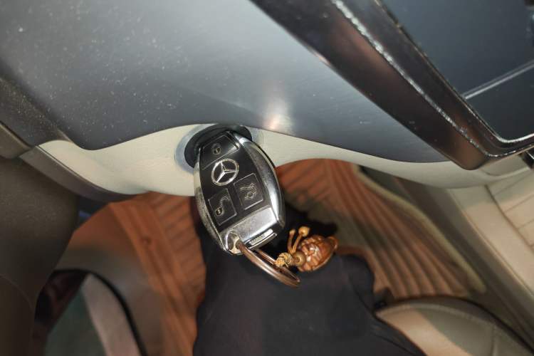 Used Mercedes-Benz M-Class 2014 ML 320 4MATIC Vehicle Key