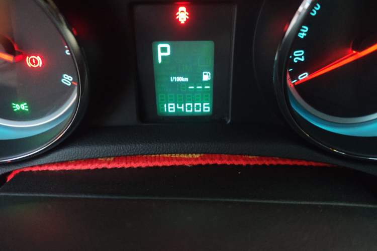 Used Buick Encore 2015 1.4T Automatic Two-Wheel Drive Urban Leading Model Odometer Close Up