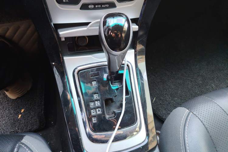 Used BYD Surui 2014 1.5TID Automatic Flagship Model Gear Lever