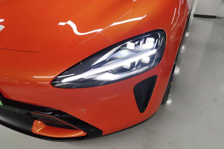 Used Xiaomi Auto SU7 2024 Four-Wheel Drive Ultra-Long Range Advanced Intelligent Driving Max Edition Left Front Headlight