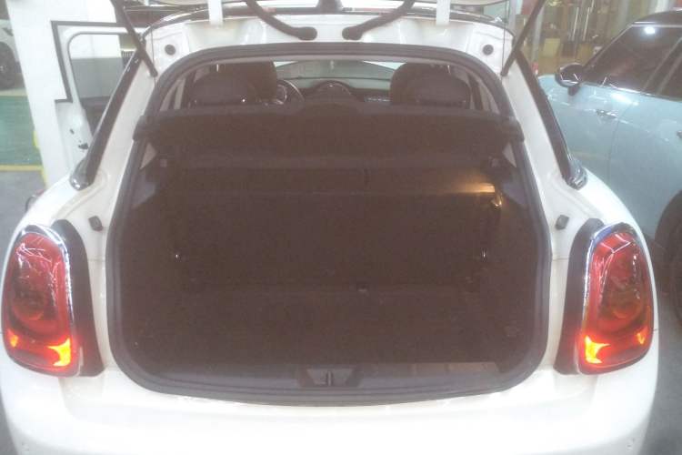 Used MINI MINI 2016 1.5T COOPER Pioneer Edition Five-Door Model