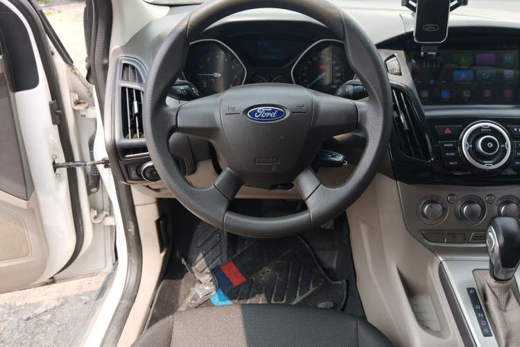 Used Ford Focus 2012 Sedan 1.6L Automatic Comfort Model Steering Wheel