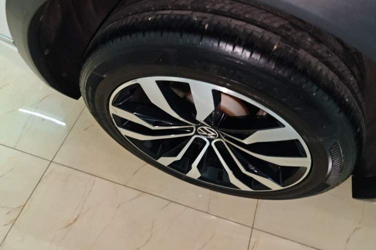 Used Volkswagen Tiguan L 2021 330TSI Automatic Two-Wheel Drive R-Line Enhanced Edition