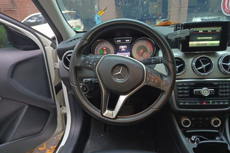 Used Mercedes-Benz GLA 2015 GLA 220 4MATIC Fashion Model Steering Wheel