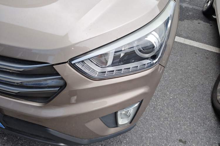 Used Hyundai ix25 2015 1.6L Automatic Two-Wheel-Drive Deluxe DLX Model
