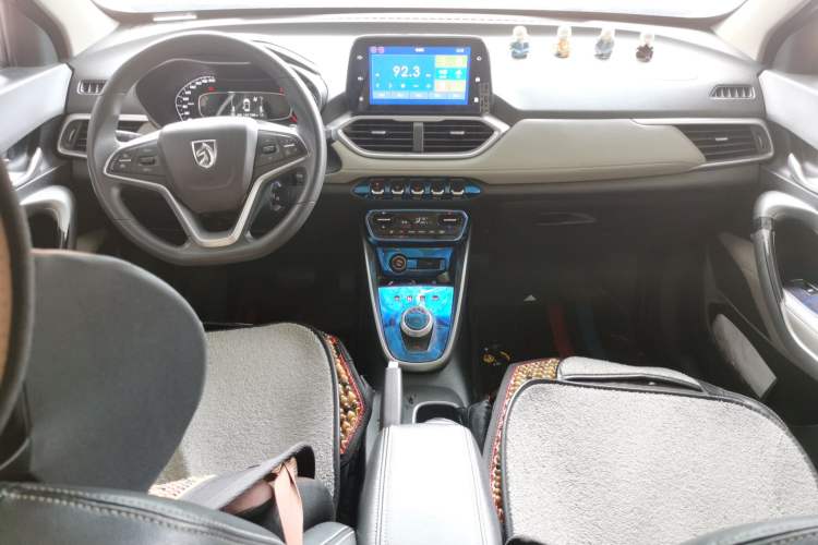 Used Baojun 510 2017 1.5L Automatic Fashion Model Center Console