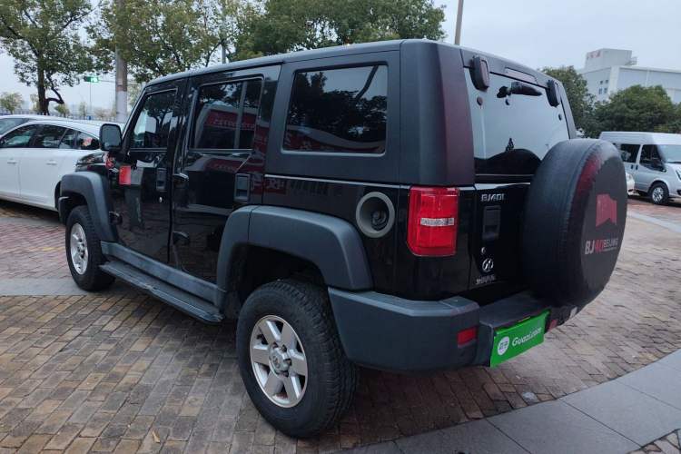 Used BAIC Off-Road BJ40 2016 40L 2.0T Manual Two-Wheel Drive Luxury Edition