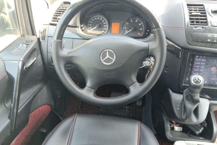 Used Mercedes-Benz Vito 2011 2.5L 7-seater executive version Steering Wheel