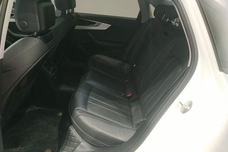 Used Audi A4L 2022 40 TFSI Luxury Dynamic Model
