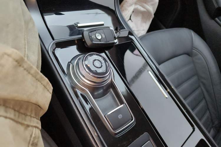 Used Ford Edge 2020 EcoBoost 245 Two-Wheel Drive Titanium 7-Seater
