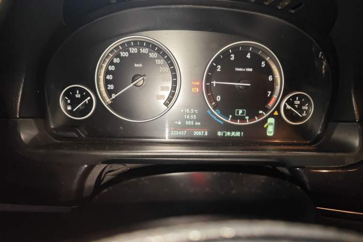Used BMW 5 Series 2011 523Li Leading Model Odometer Close Up