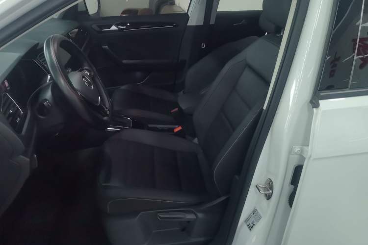 Used Volkswagen T-ROC 2021 280TSI DSG Two-Wheel Drive Comfort Connect Edition
